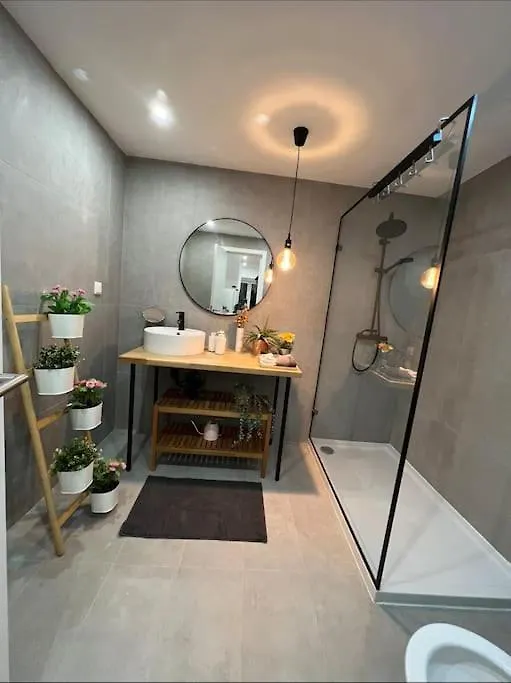Luxury Artistic Digital Nomad Getaway W/ Terrace Apartment Lisbon