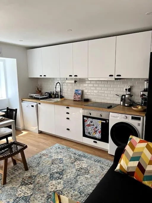 Luxury Artistic Digital Nomad Getaway W/ Terrace Apartment Lisbon