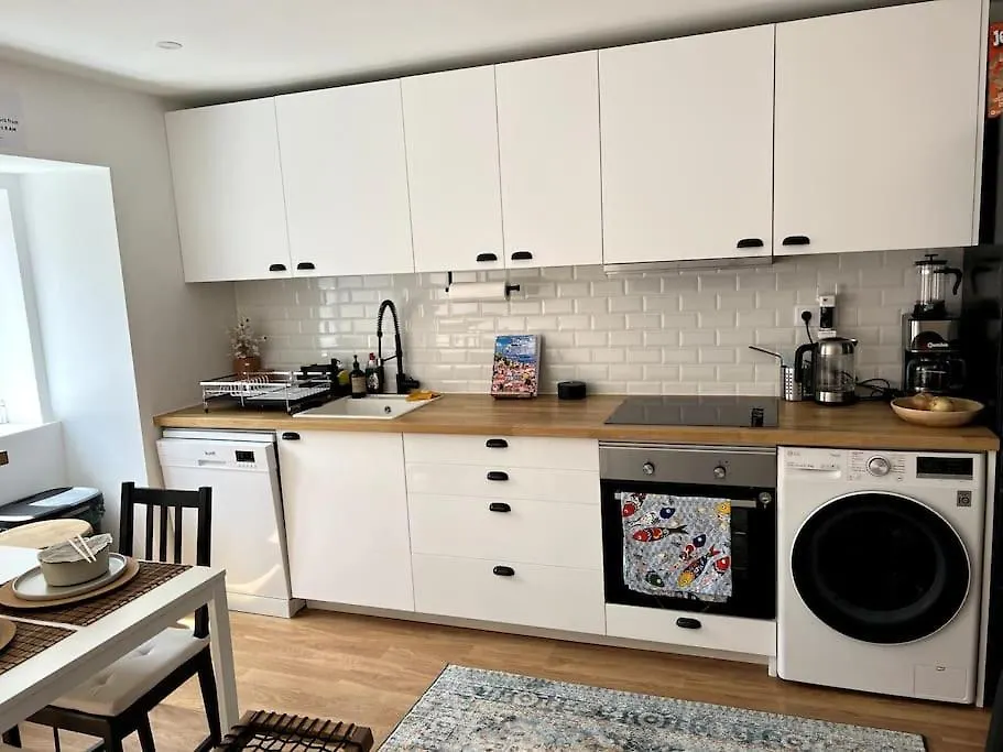 Luxury Artistic Digital Nomad Getaway W/ Terrace Apartment Lisbon 0*,  Portugal