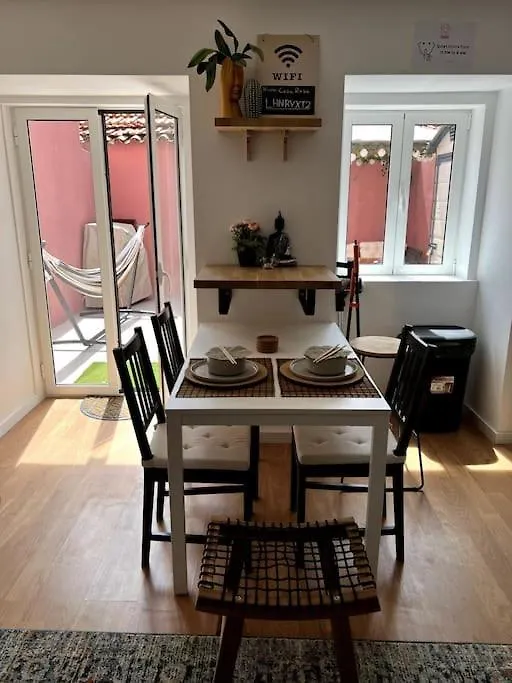 Luxury Artistic Digital Nomad Getaway W/ Terrace Apartment Lisbon