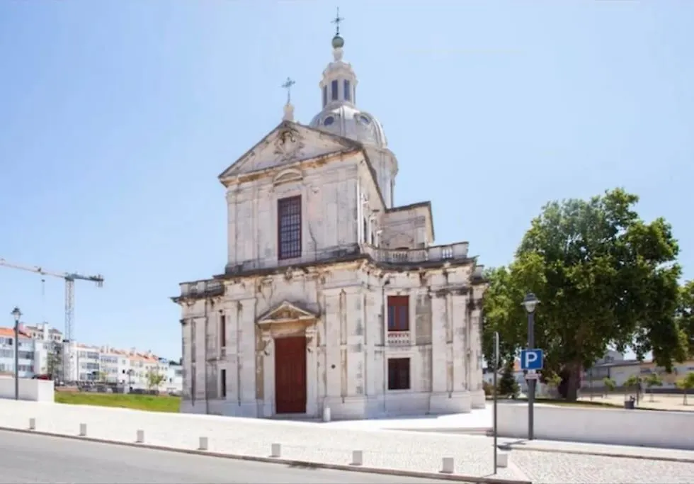 Luxury Artistic Digital Nomad Getaway W/ Terrace Apartment Lisbon