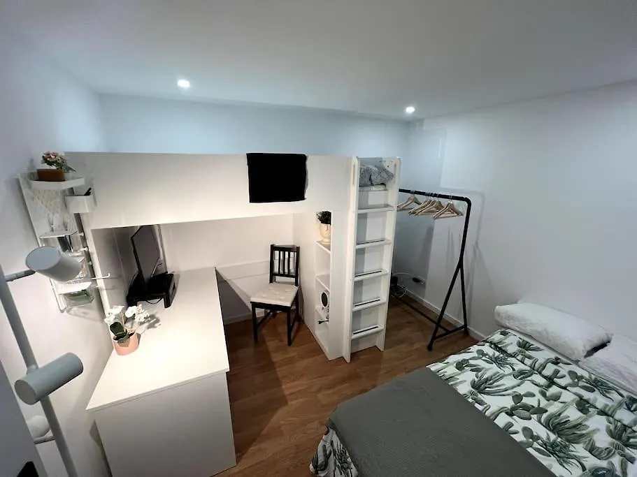 Luxury Artistic Digital Nomad Getaway W/ Terrace Apartment Lisbon