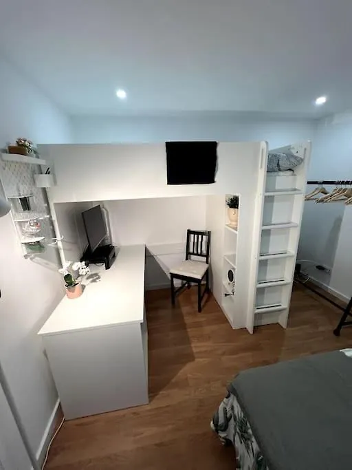 Luxury Artistic Digital Nomad Getaway W/ Terrace Apartment Lisbon 0*,  Portugal