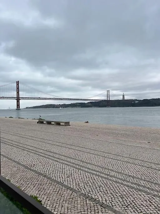 Luxury Artistic Digital Nomad Getaway W/ Terrace Apartment Lisbon
