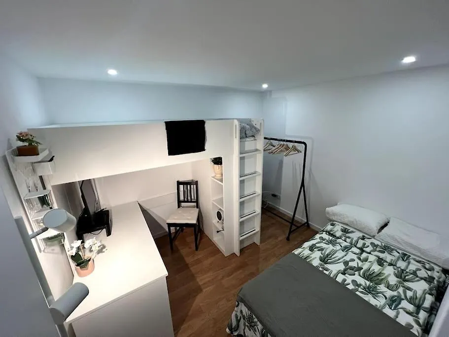 Luxury Artistic Digital Nomad Getaway W/ Terrace Apartment Lisbon